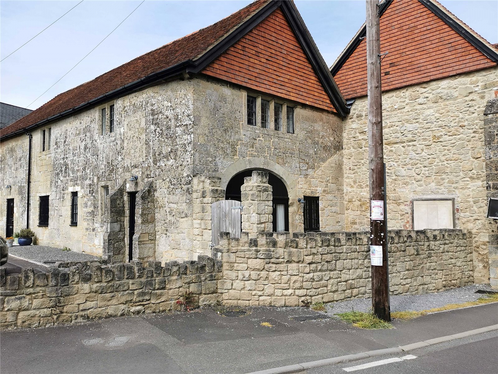 3 The Crown, Tisbury