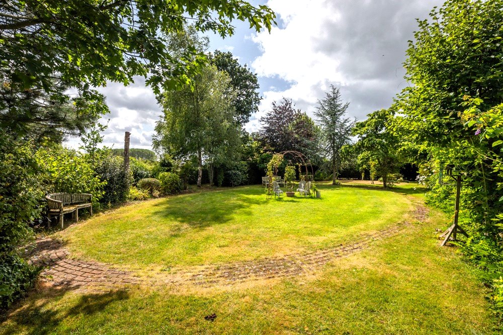 TSB240084_17.jpg TSB240084_17.jpg